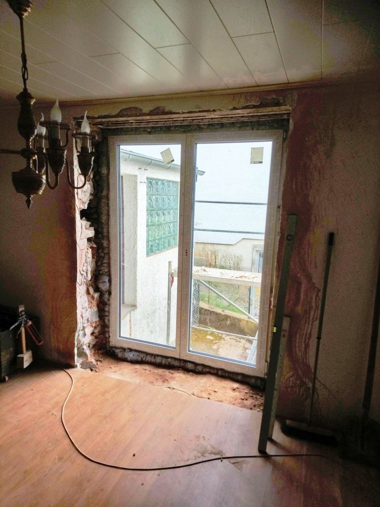 Handwerkliche Dienstleistungen Krall
Durchbruch durch eine 60 cm Bruchsteinwand
www.geruest-saarland.de
