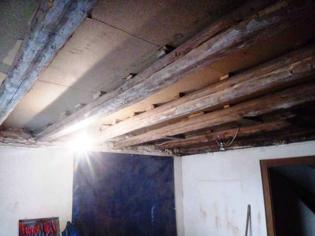 Handwerkliche Dienstleistungen Krall
Abriss und Neugestaltung einer alten Wickeldecke
www.geruest-saarland.de
