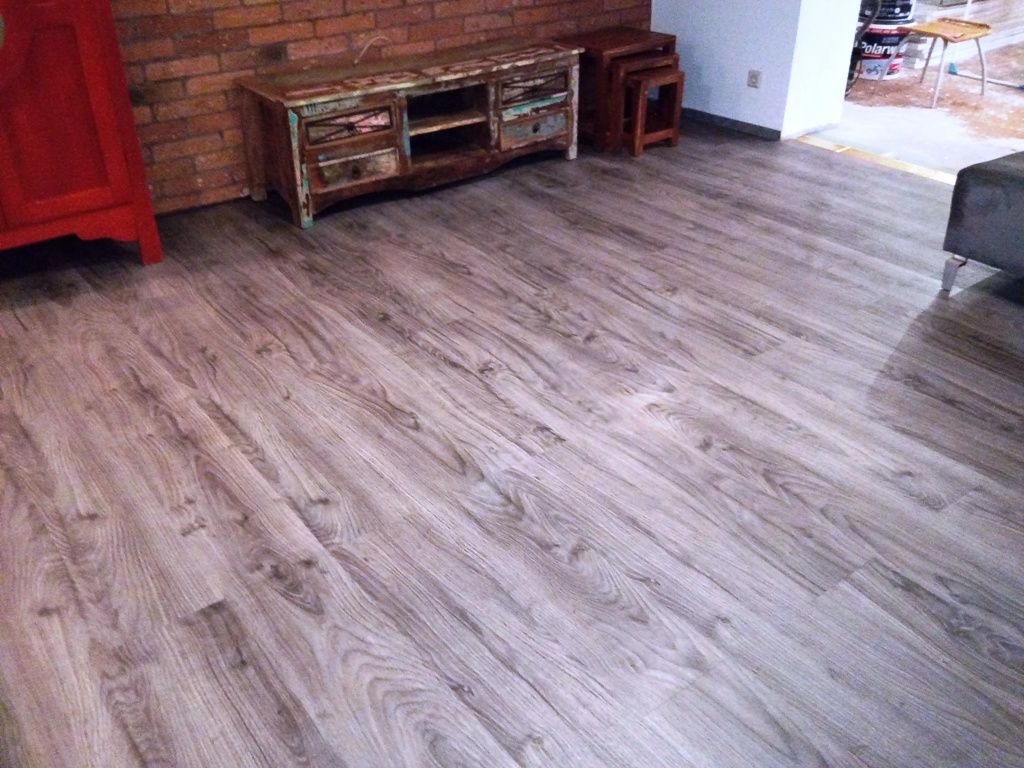 Handwerkliche Dienstleistungen Krall
Vinyl Designboden, Klicksystem
www.geruest-saarland.de
