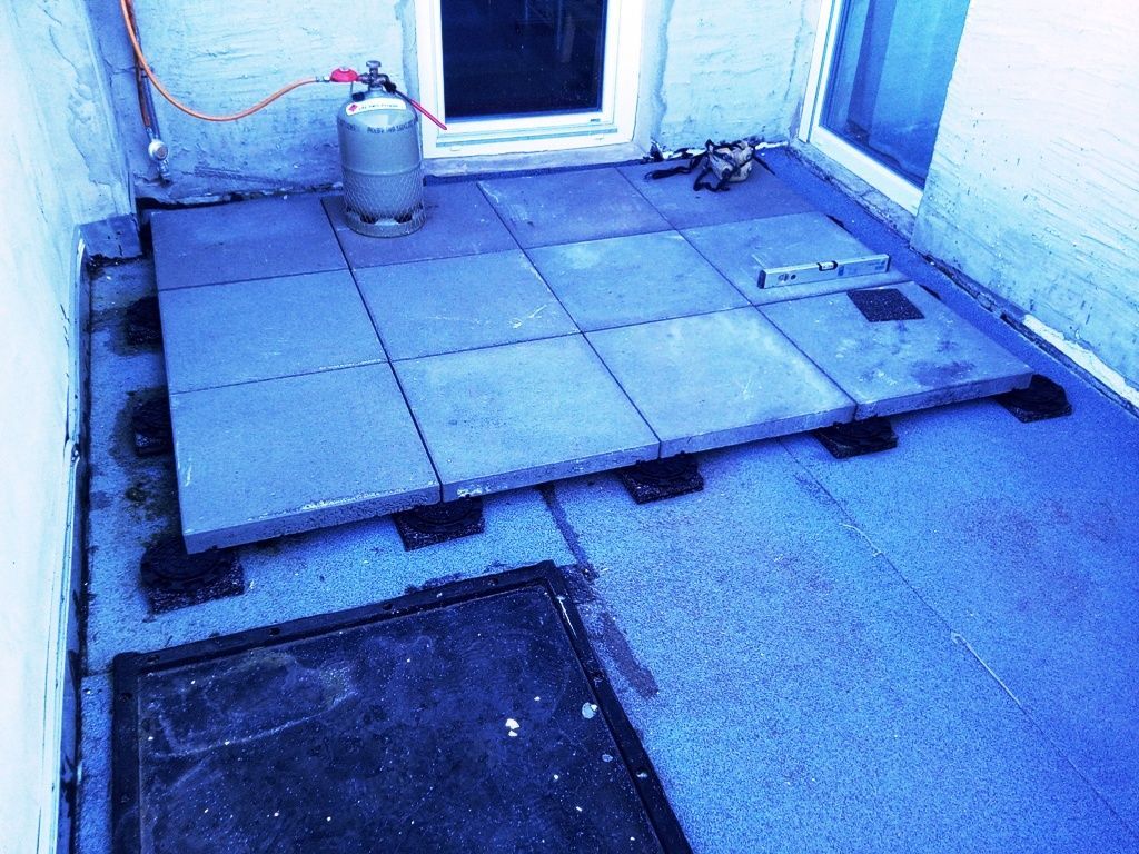 Handwerkliche Dienstleistungen Krall
Balkonbelag aus einfachen beton- Gehwegplatten
www.geruest-saarland.de
