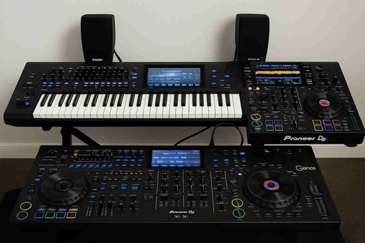Alleinunterhalter & DJ mit 2 Anlagen in Kombination Alleinunterhalter & DJ mit 2 Anlagen in Kombination
