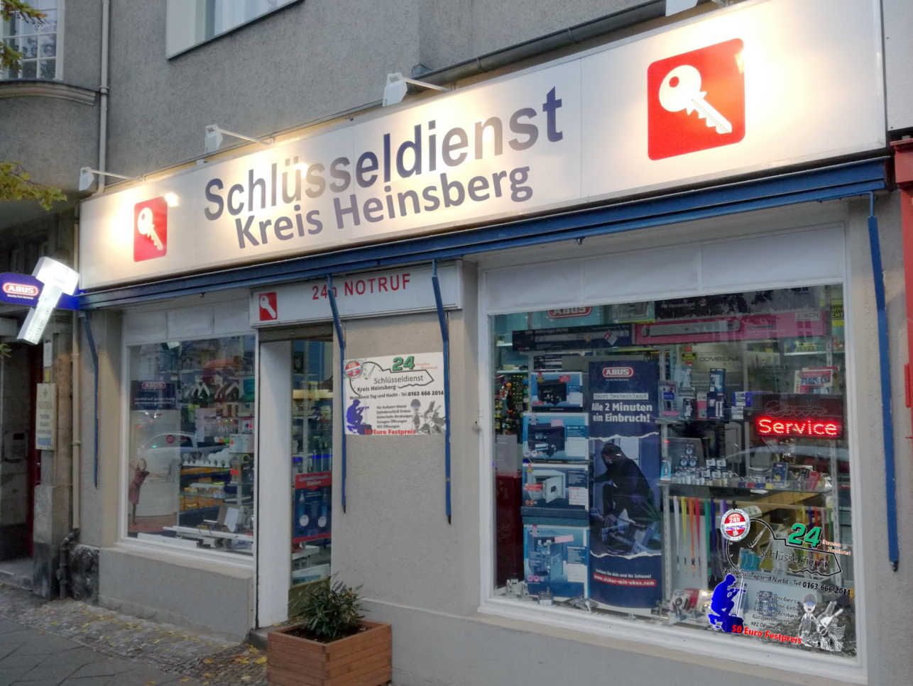 Schlüsseldienst Kreis Heinsberg - Notdienst Tag und Nacht zum 80 Euro Festpreis pro Tür Öffnung. Sonntags, Feiertags und am Wochenende keine Aufpreise. 80 Euro ist der Endpreis inklusive kostenfreier Anfahrt.
Schlüssel Kopieren kann ich nicht da ich im Kreis Heinsberg kein Ladenlokal habe. Dies spiegelt sich in meinem Festpreis wieder da ich keine Miete für ein zum Beispiel Ladenlokal aufbringen muss.