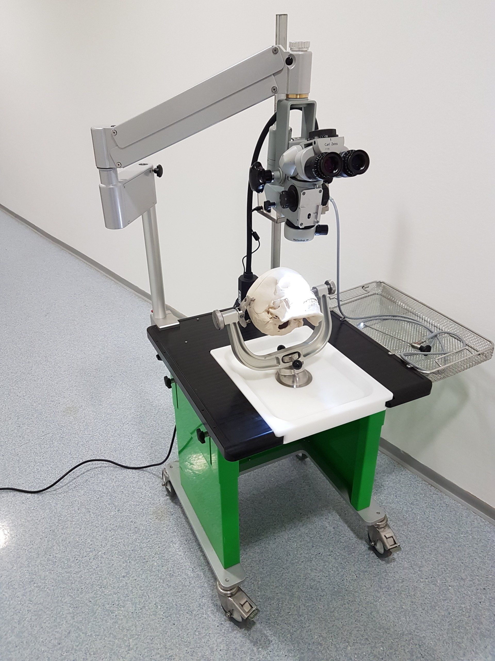 GradoMed-Trainer für mikrochirurgisches Training