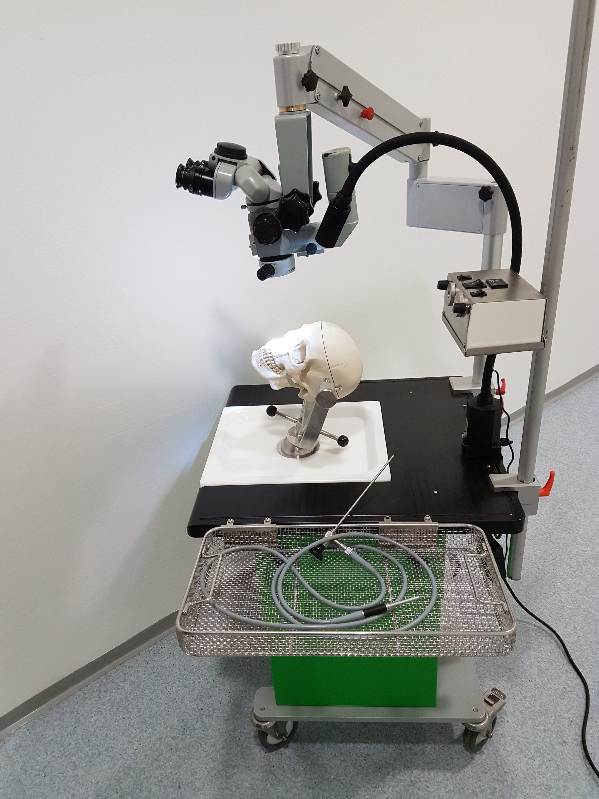 GradoMed-Trainer für mikrochirurgisches Training