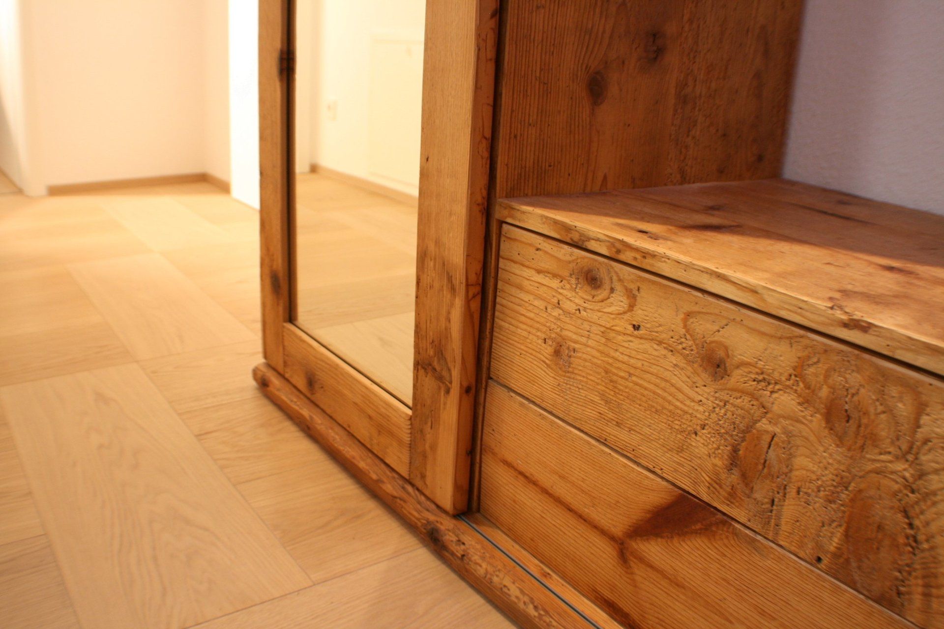 Garderobenschrank 1 | Massivholzmöbel aus Altholz von woodesign