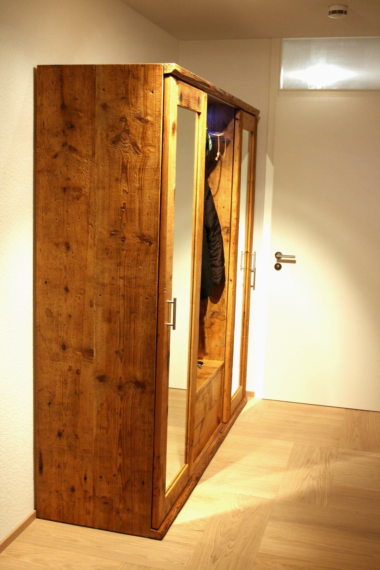 garderobenschrank 1 | massivholzmöbel aus altholz von woodesign