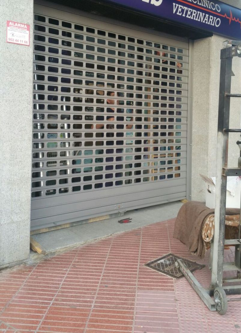 Cerrajería metálica puertas reja escalera estructuras hierro