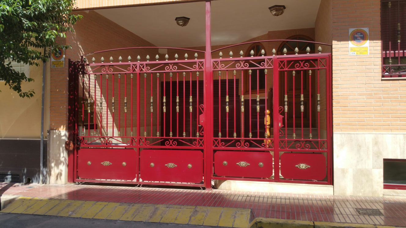 Cerrajería metálica puertas reja escalera estructuras hierro