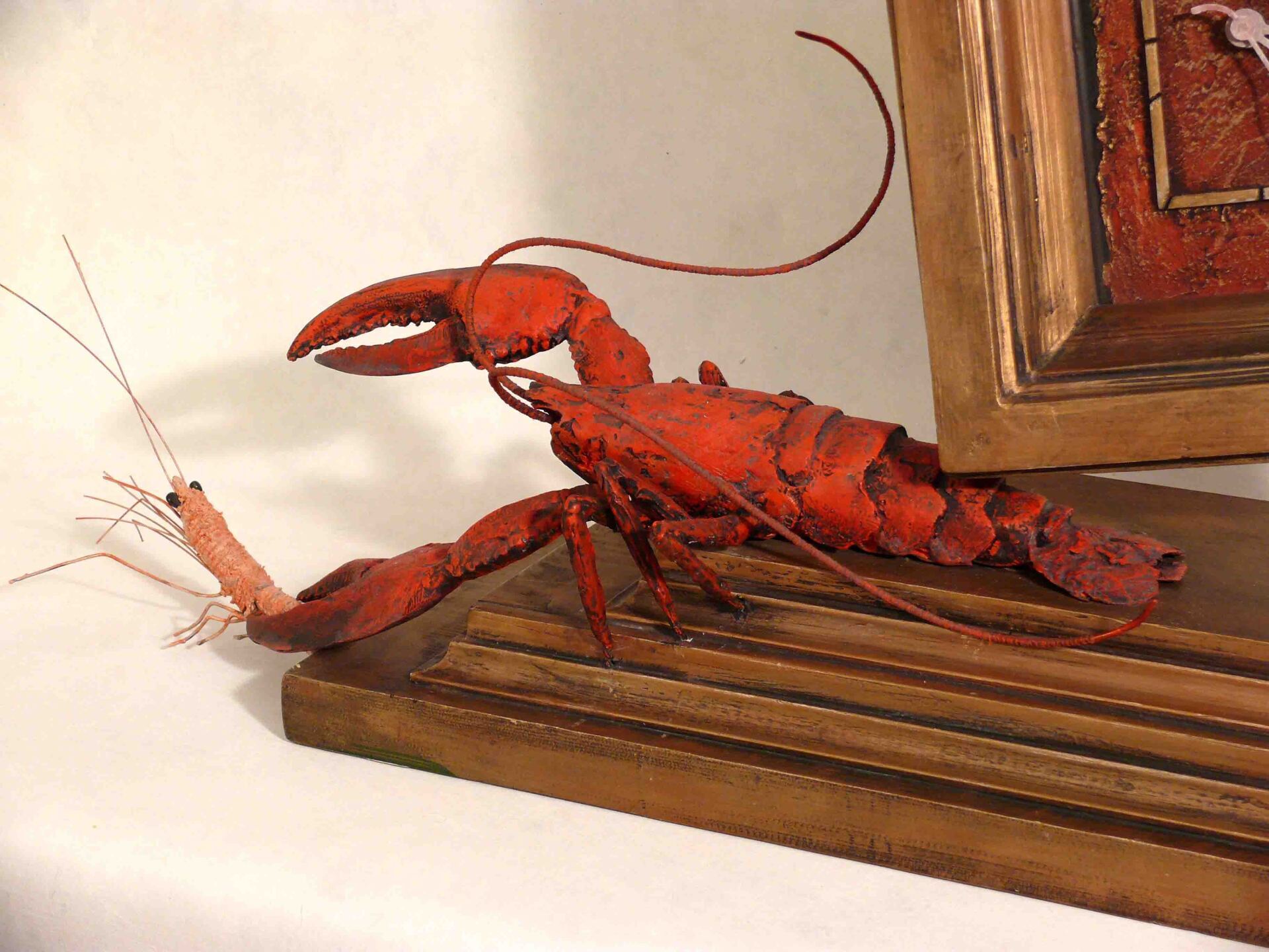 Kaminuhr mit Hummer und Krabbe linker Hummer