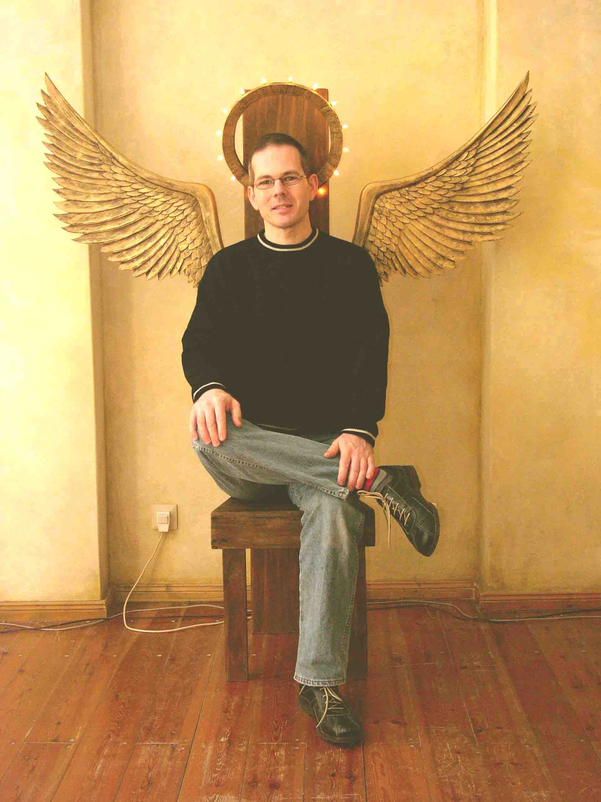 St Chair - Frontalansicht mit Richard Collins