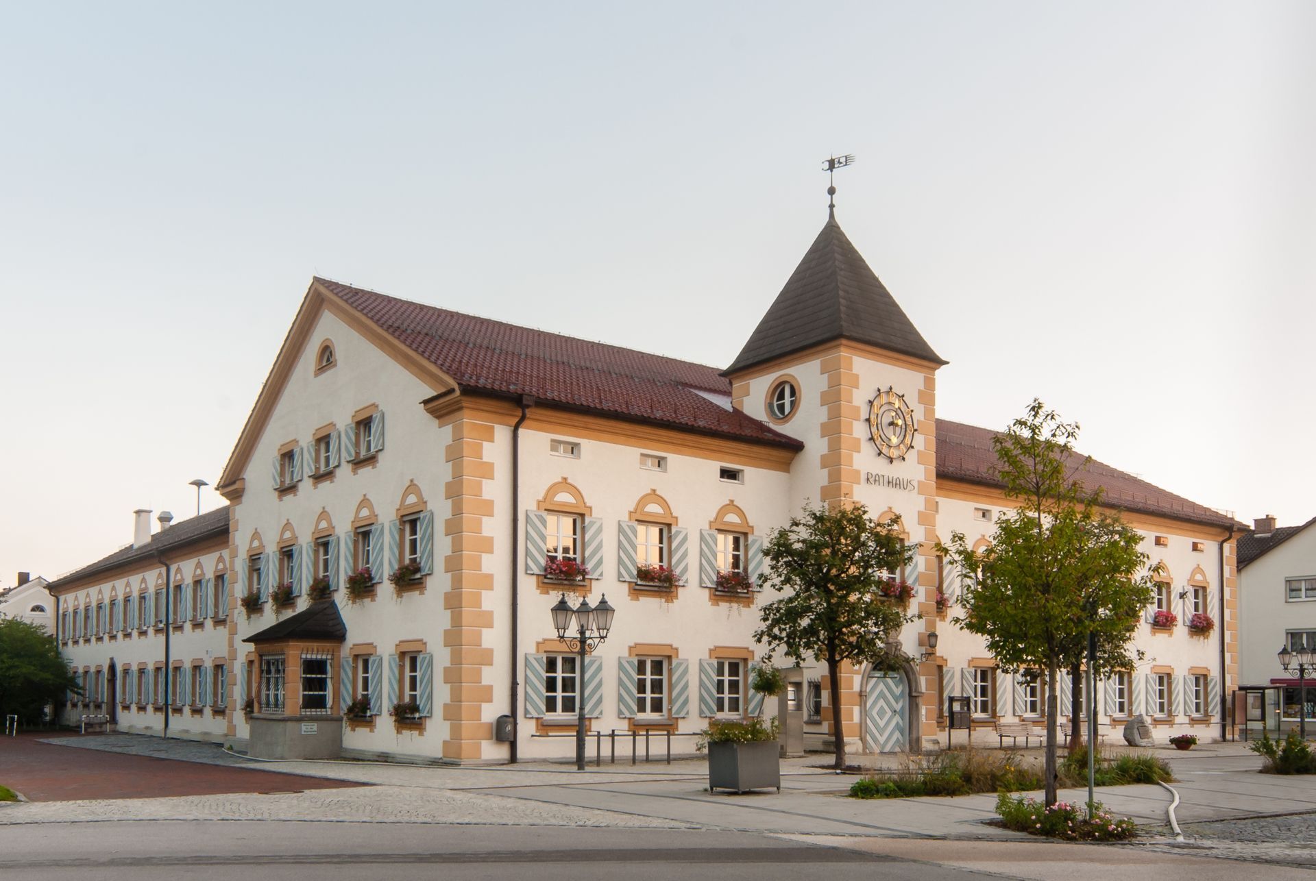 Rathaus Geretsried, Karl-Lederer-Platz