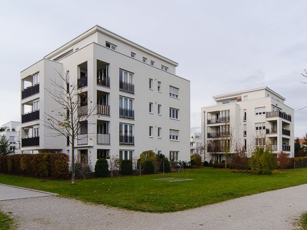 Modernes Wohnhaus am Bajuwarenpark, München-Straßtrudering