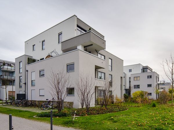 Modernes Wohnhaus am Bajuwarenpark, München-Straßtrudering
