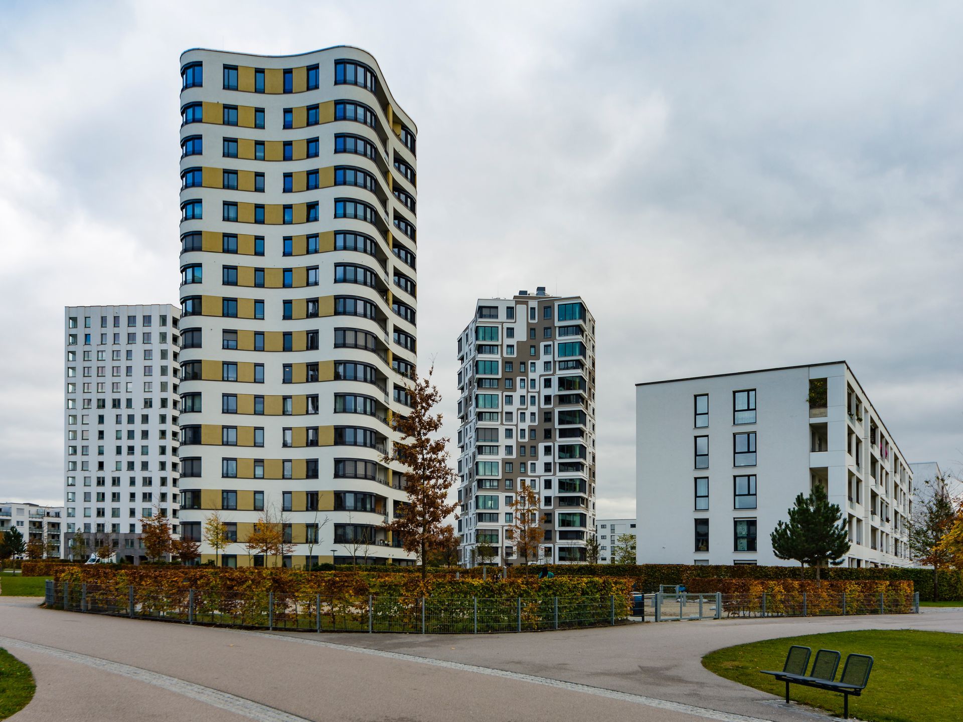 Ensemble moderner Hochhäuser in München Sendling.