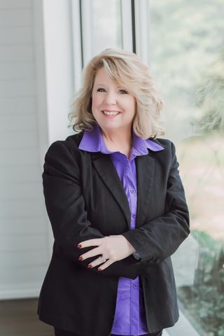 A picture of Loretta Enochs