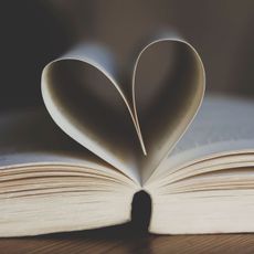 Buch mit Herzseiten