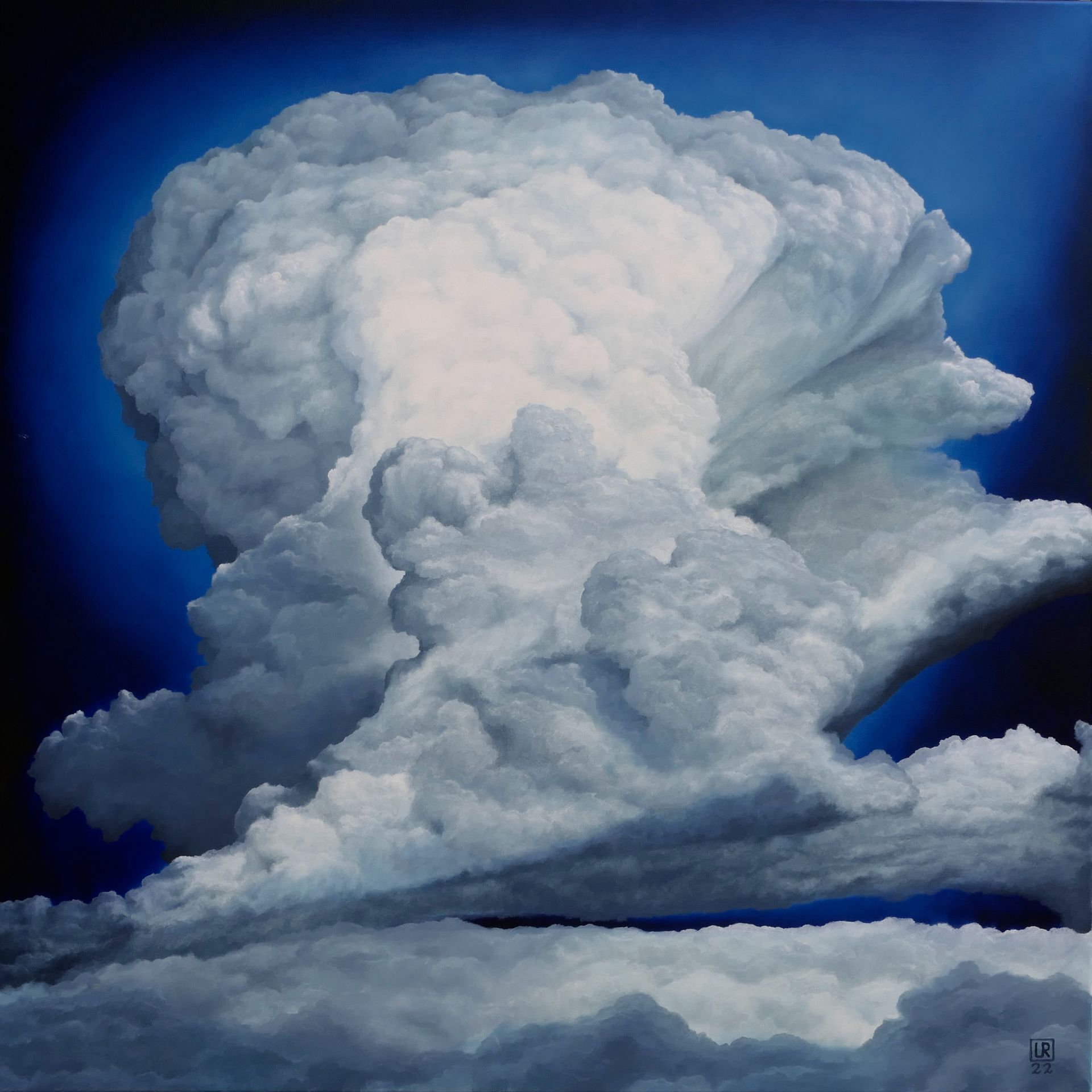 grosse wolkenformation ueber wolkenmeer vor blauem hintergrund der nach aussen dunkler wird, gemaelde in oel auf leinwand von udo rohlfs 2022