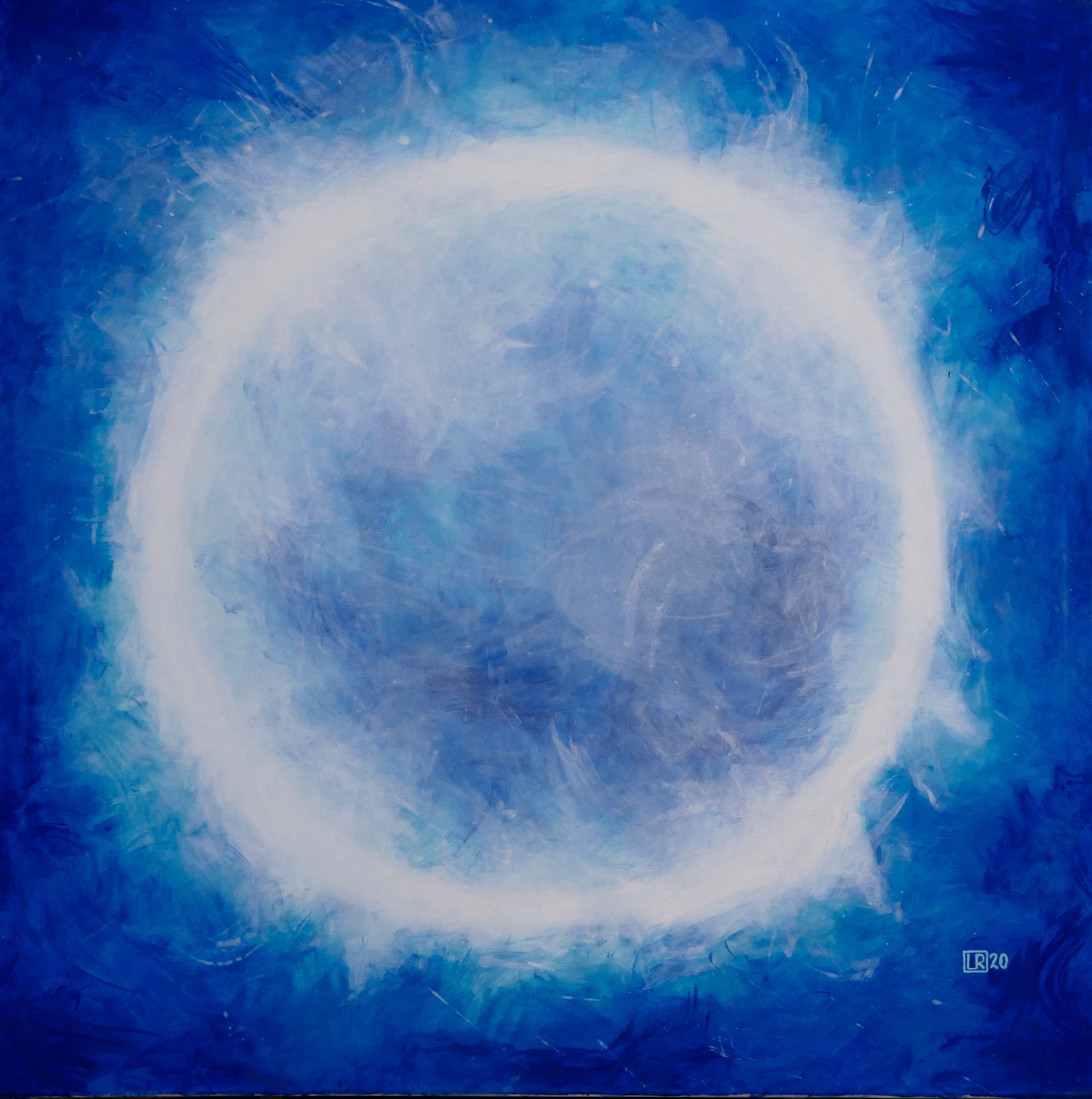 planet oder sonne in nebelatmosphaere aus weissem feuerring mit angedeuteten kontinenten vor blauem hintergrund, abstraktes gemaelde in oel auf leinwand von udo rohlfs 2020