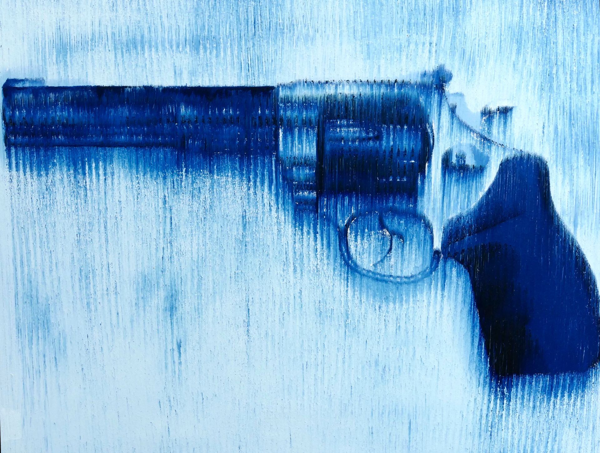 schwerer revolver von der seite nach links zeigend vor hellem hintergrund in grober wischtechnik in preussischblau und weiss, gemaelde aus serie 