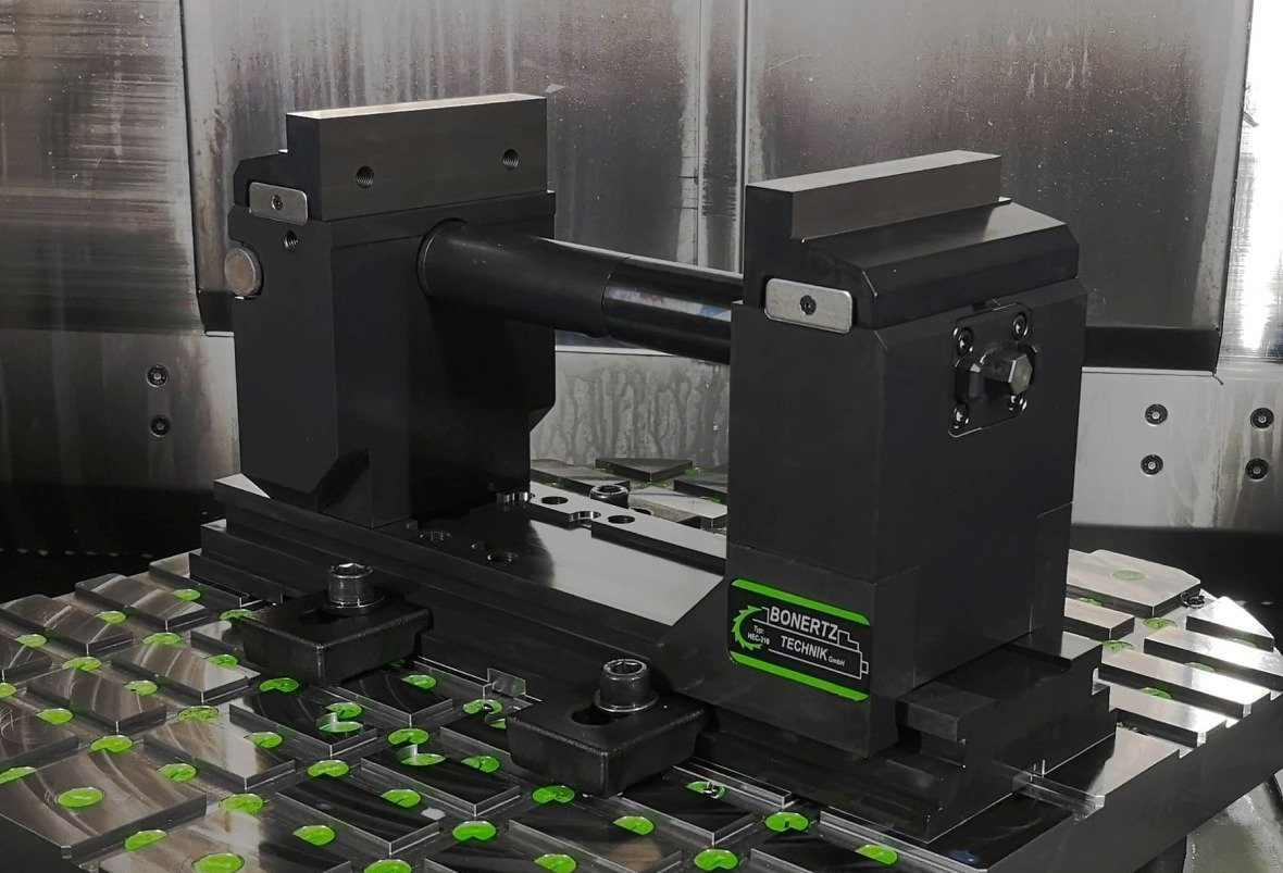 HEC - Störkonturfreier 5-Achs-Spanner - Reduziert Ihre Rüstzeiten um bis zu 90%