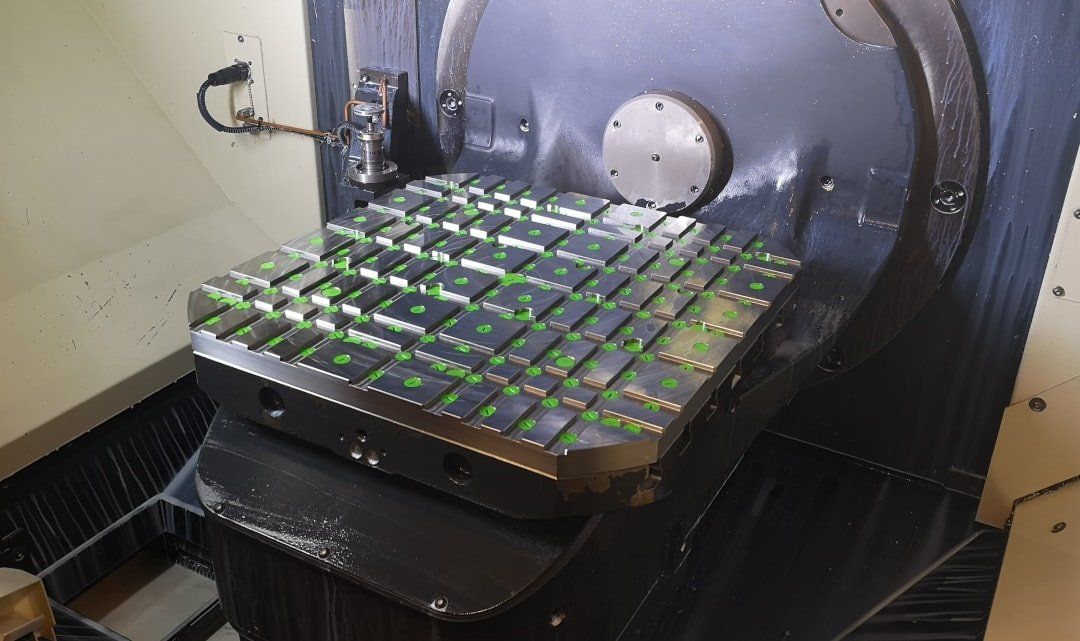 Maschinentisch HPB-Sandwichsystem auf modifizierter DMG DMU 50 Fräsmaschine