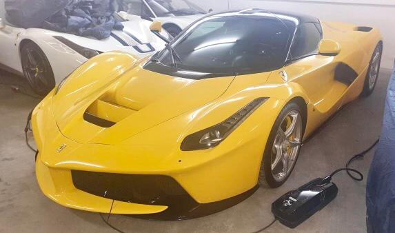 Ferrari LaFerrari (gialo)