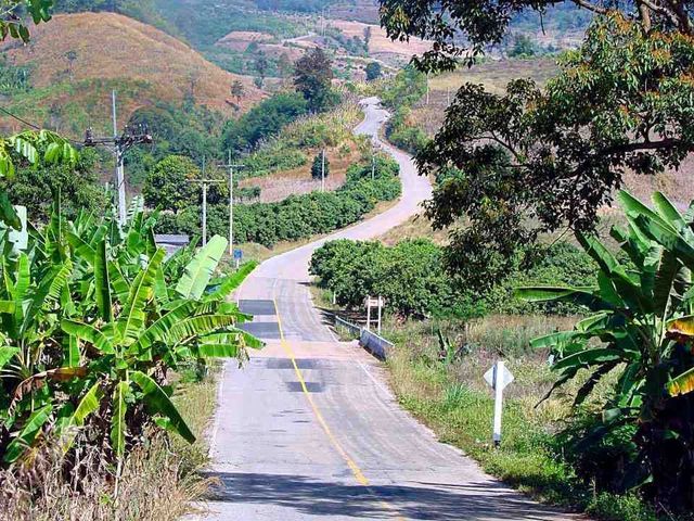 Kurvenreiche Bergstraße in Nordthailand