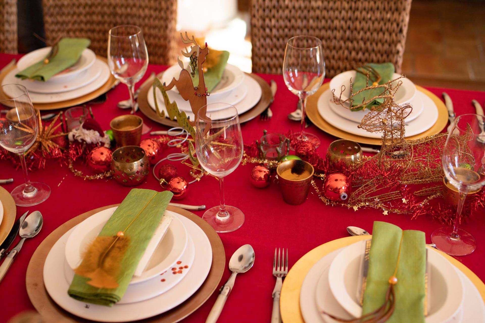 Christmas dinner, christmas lunch, table dressing, one of a kind christmas tree