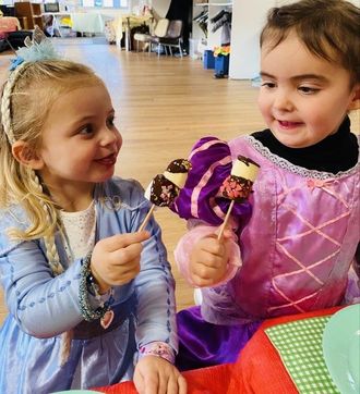 gourmandises pour le gouter, brochettes de fruits au chocolat, gouter d'enfants