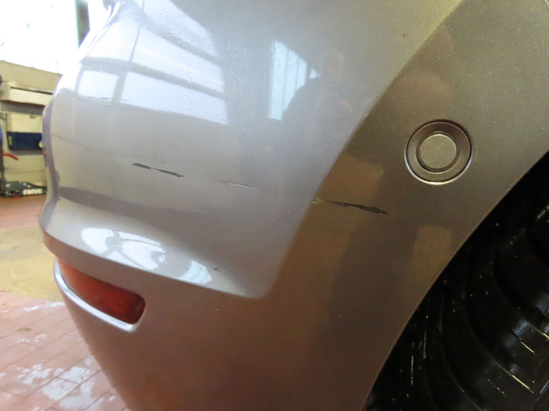 Stoßfänger hinten rechts beim Ausparken beschädigt 