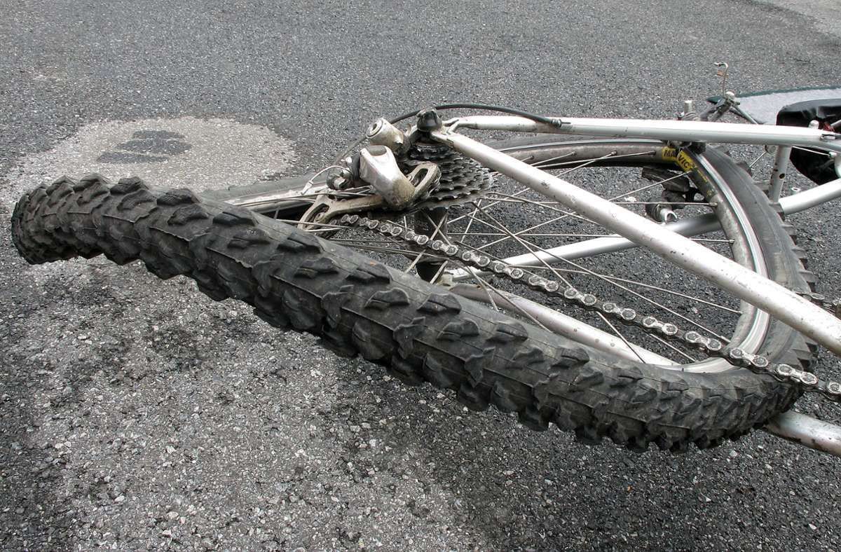 Hinterrad beschädigt durch Ausparkenden PKW