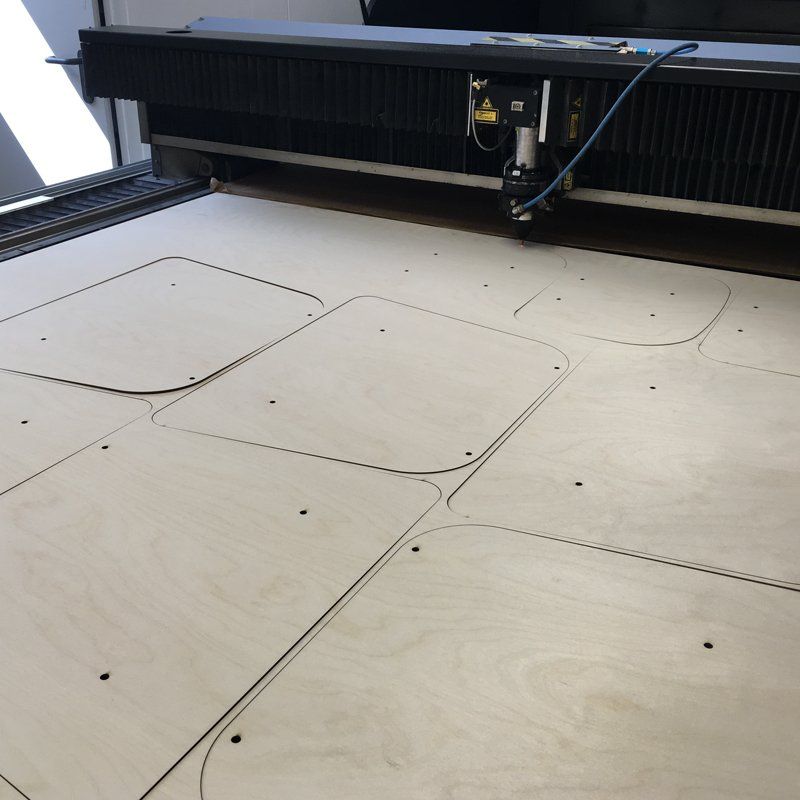Zuschnitt Plexiglas, Edelstahl, MDF-Platten, Sperrholz, Leder, Schaumstoff