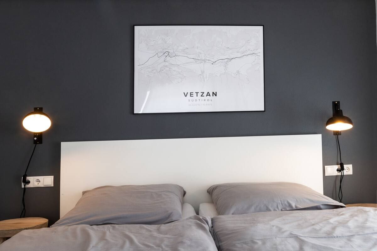 Ferienwohnung Vinschgau: großzügiges Schlafzimmer