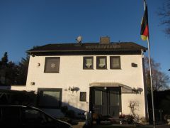 Einfamilienhaus und Deutschlandfahne
