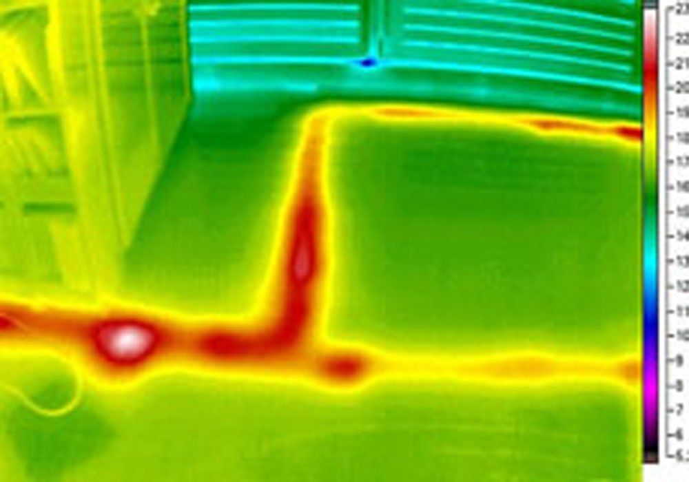 Thermografie Aufnahme einer Fußbodenheizung mit Leckage. Link zu Leckageortung