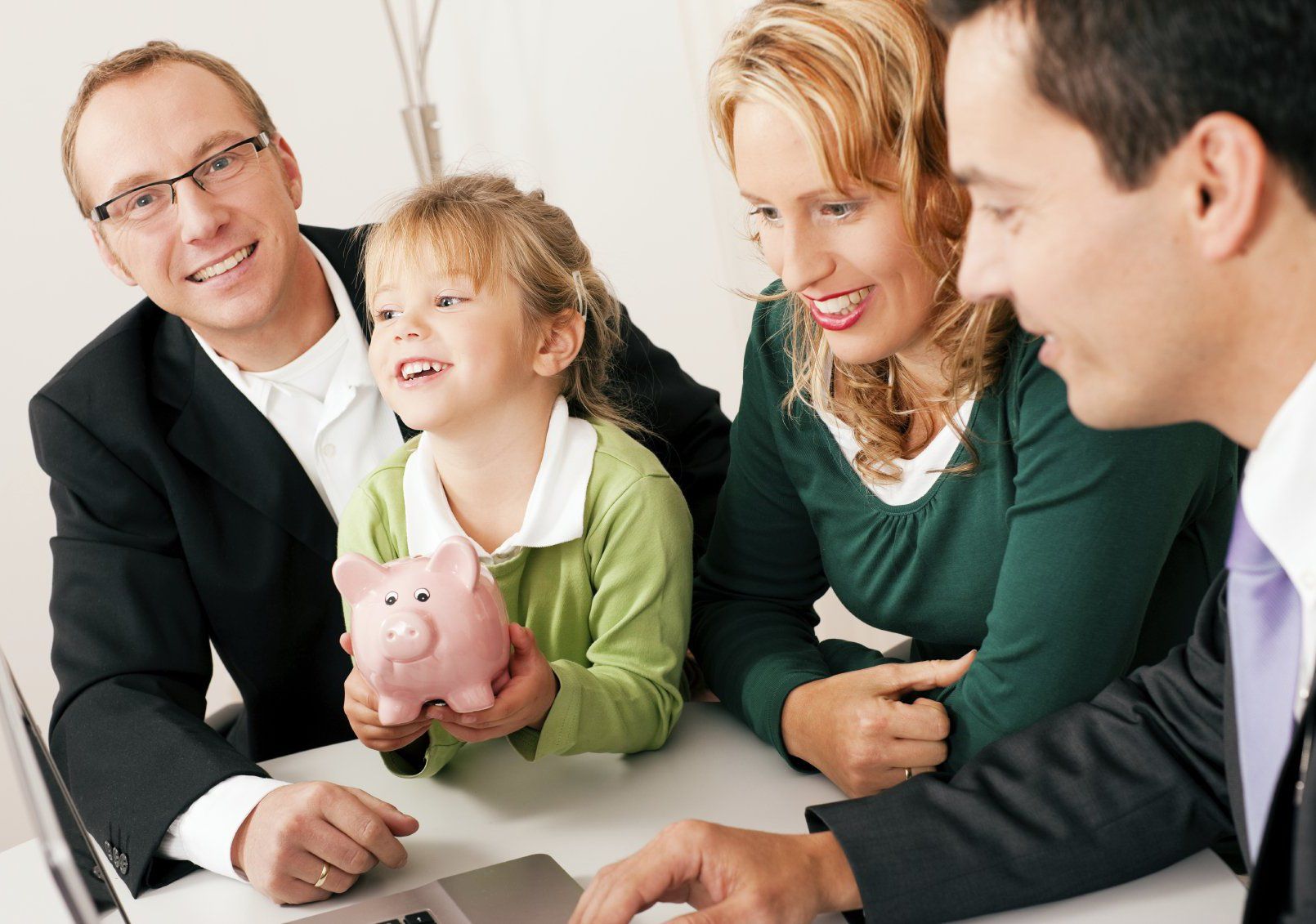 Fördermittelberatung eines Energieberaters  bei Familie mit Kind