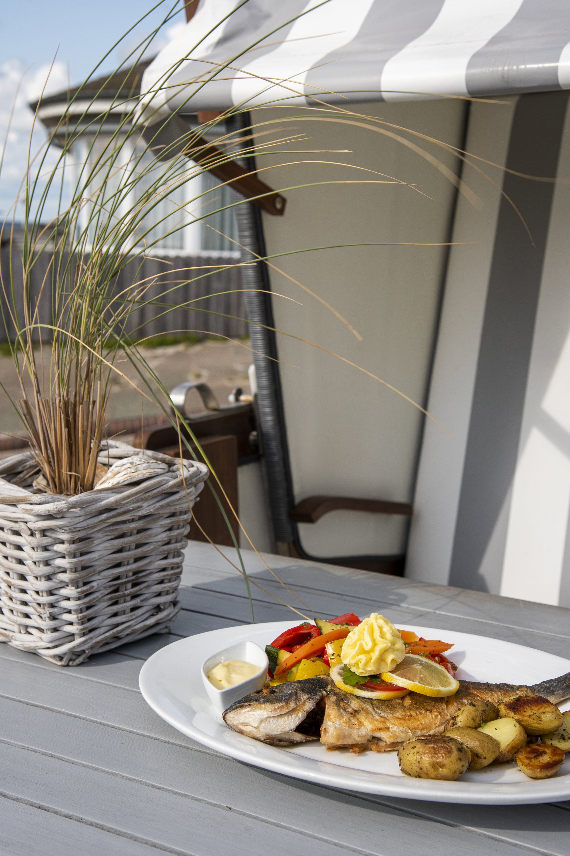 Frische Küche mit Blick auf die Nordsee