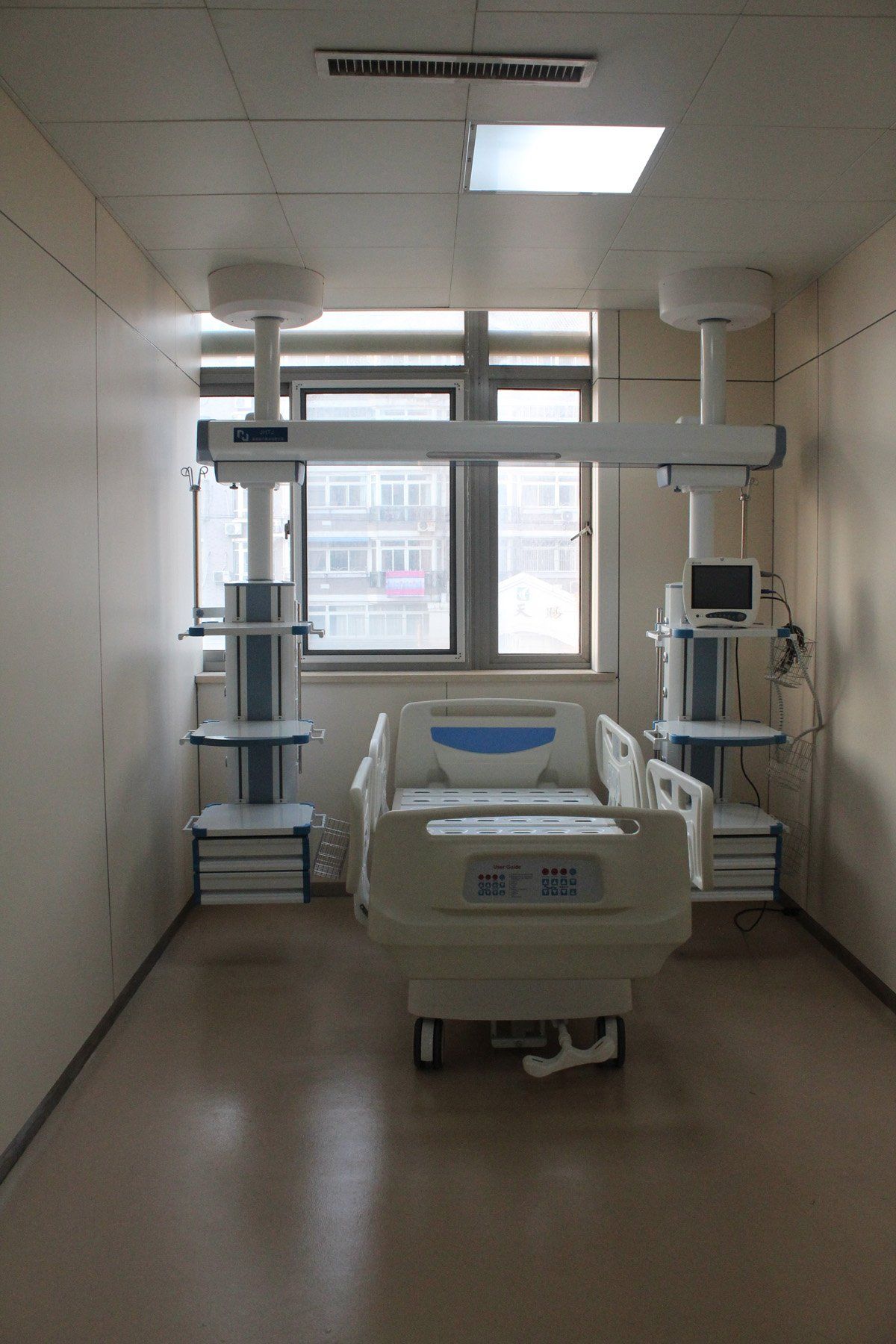 Simed Germany Klinikbett Krankenbett Intensivstation Bett Klinikeinrichtung