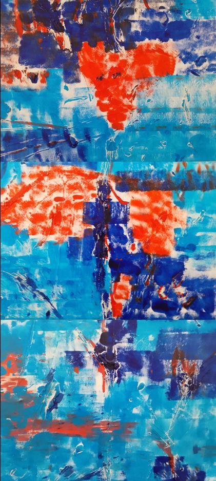 Ein abstraktes, vertikales Gemälde mit übereinanderliegenden Blöcken in leuchtendem Blau und strahlendem Orange auf einer strukturierten Oberfläche.