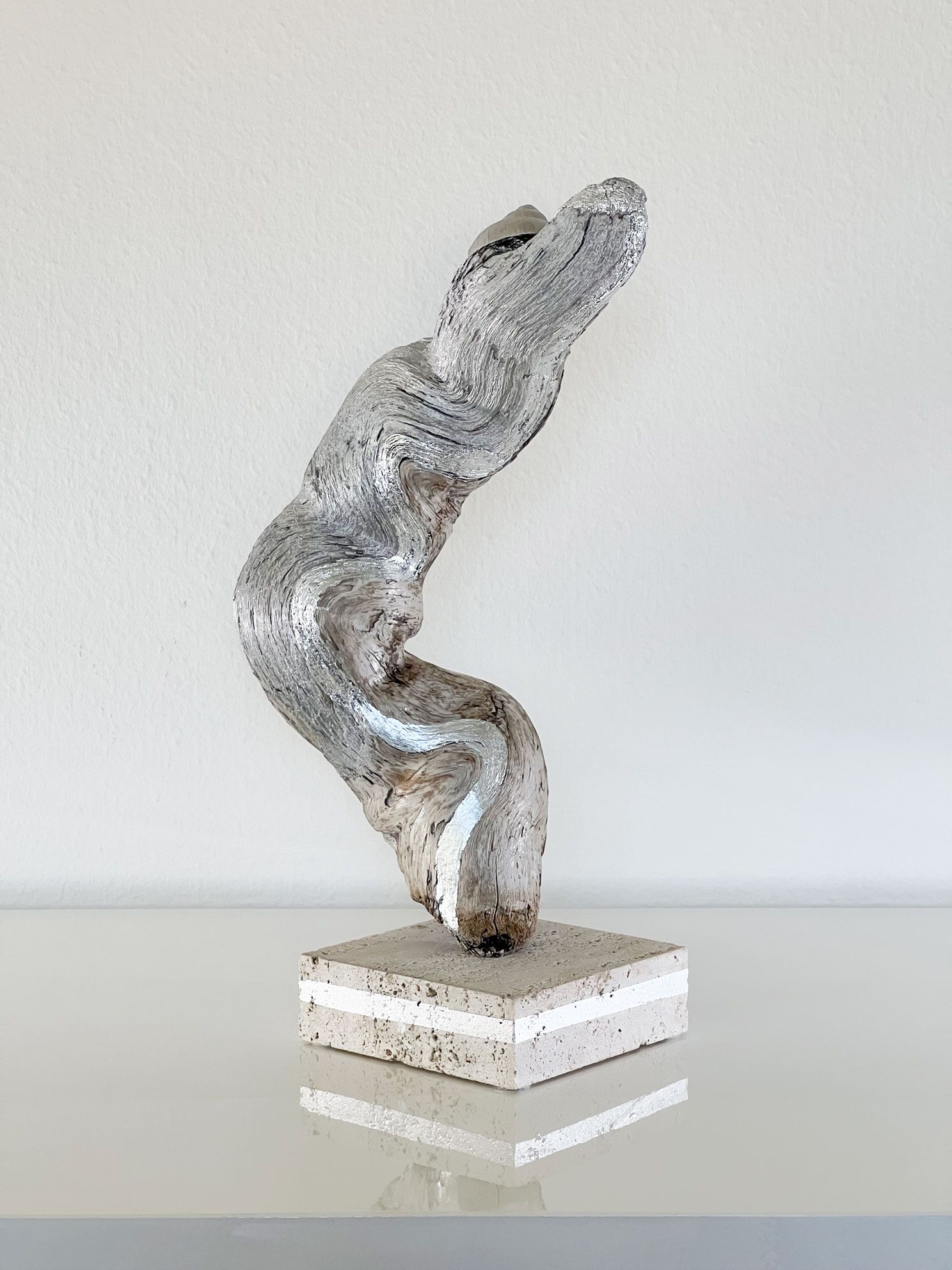 Madamé Pompös
organisches Struktur mit Blattmetallstreifen akzentuiert