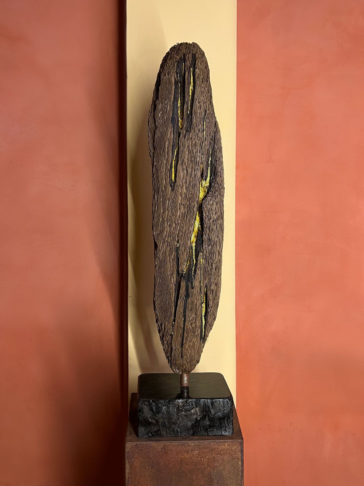 Goldadern, dunkle Rillen mit Blattgold,