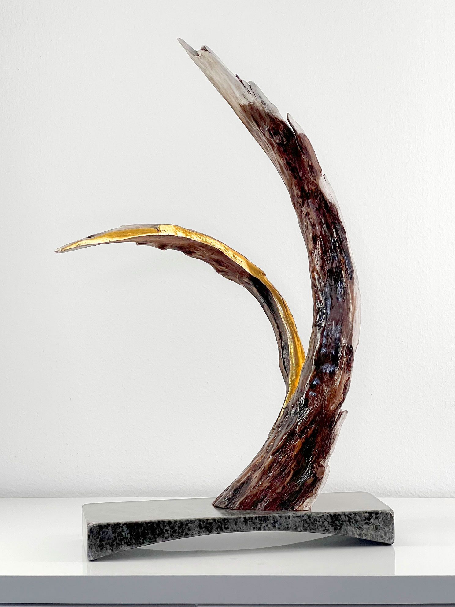 Harmonie der Elemente, Blattgold, polierter , gebogener Sockel,