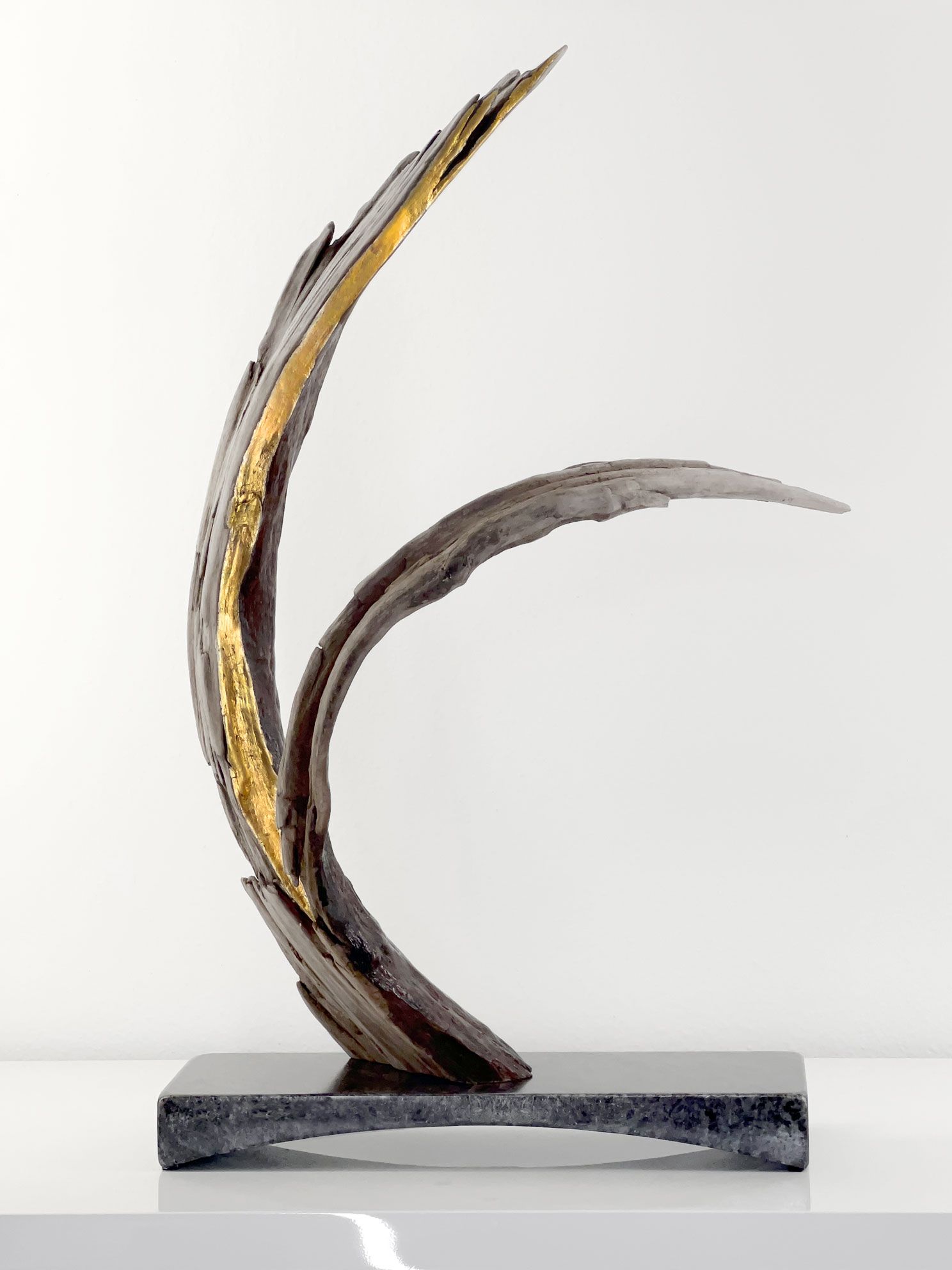 Harmonie der Elemente, Blattgold, polierter , gebogener Sockel,