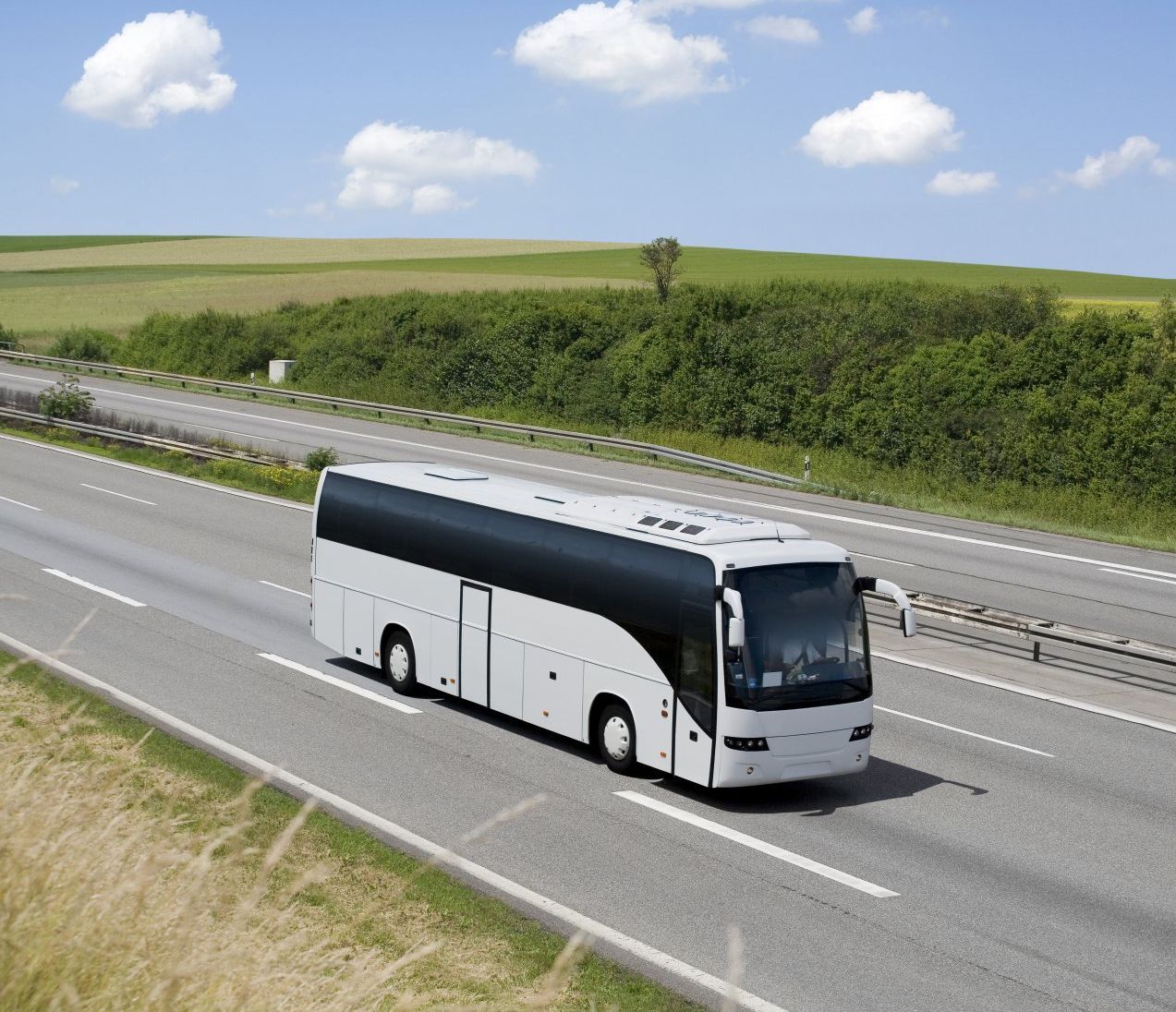 Busfahrer werden – Sonis Fahrschulzentrum Duisburg, Ausbildung und Karrieremöglichkeiten für angehende Busfahrer.