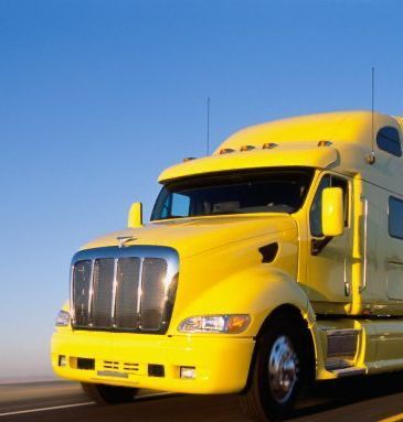 LKW Fahrer werden – Sonis Fahrschulzentrum Duisburg, Ausbildung und Karrierechancen für angehende LKW-Fahrer.