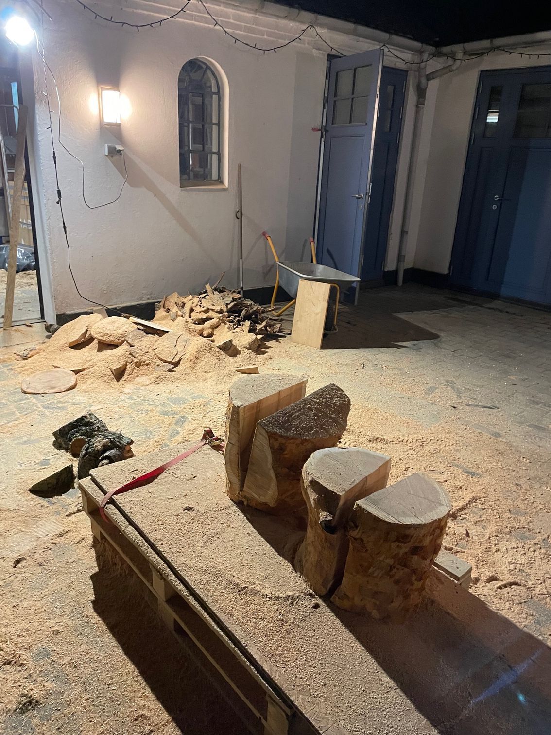 driving a wedge between to sides