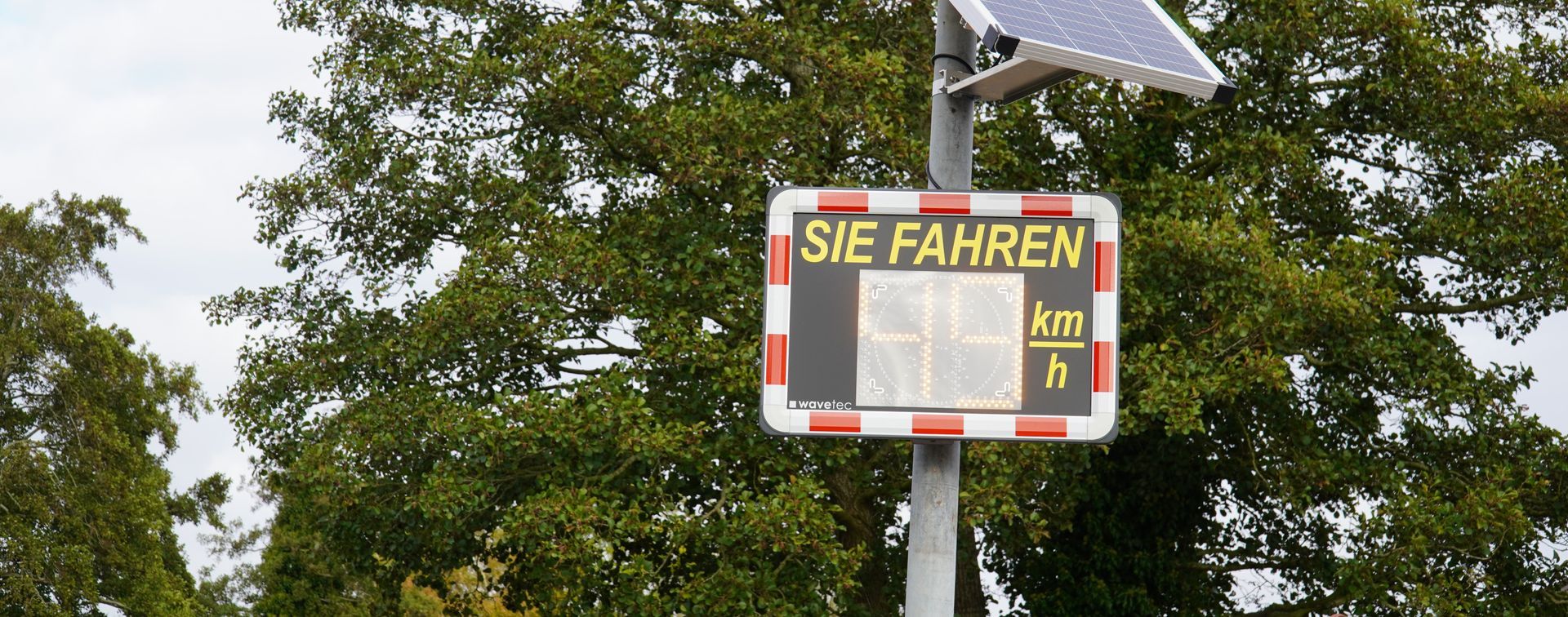 Neue Geschwindigkeitsanzeigetafel in Dornumersiel/Westeraccumersiel