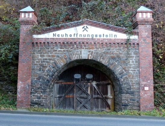 Warburg1866, CC BY-SA 4.0 <https://creativecommons.org/licenses/by-sa/4.0>, via Wikimedia Commons