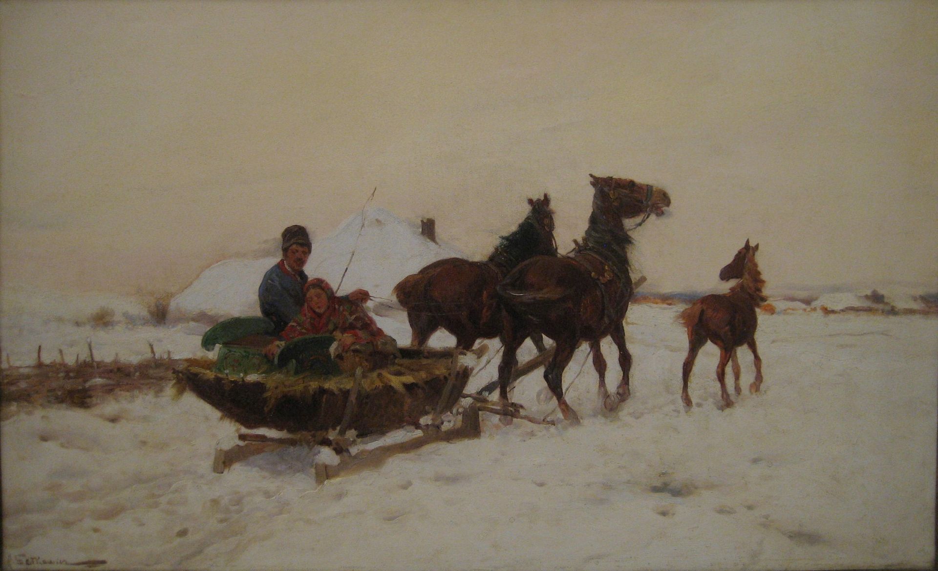 Winterszene: Ein von Pferden gezogener Schlitten durch ein schneebedecktes Feld, eine Person im Schlitten.