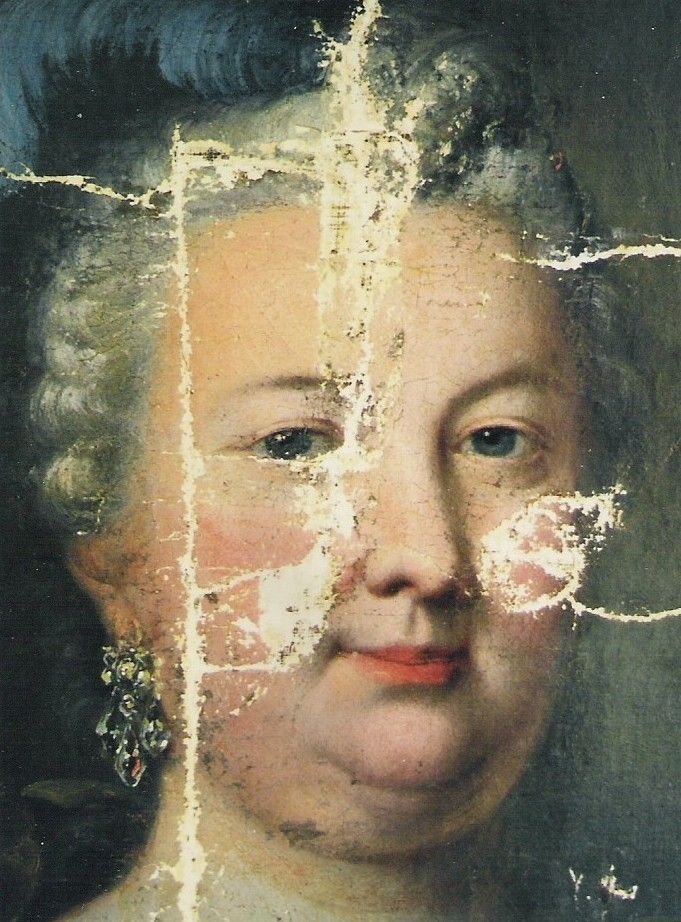 Restaurierung, Reinigung, Restaurieren, Reinigen, Gemälde, Ölbild, Bild, Zustandsfoto, Zustandsaufnahme, Detailfoto. Makrofoto, Porträt einer Frau mit heller Haut, rosigen Wangen, juwelenbesetzte Ohrringe, gepuderte Perücke